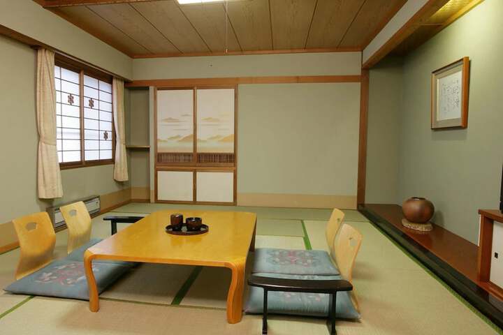 Room 3 of 34
