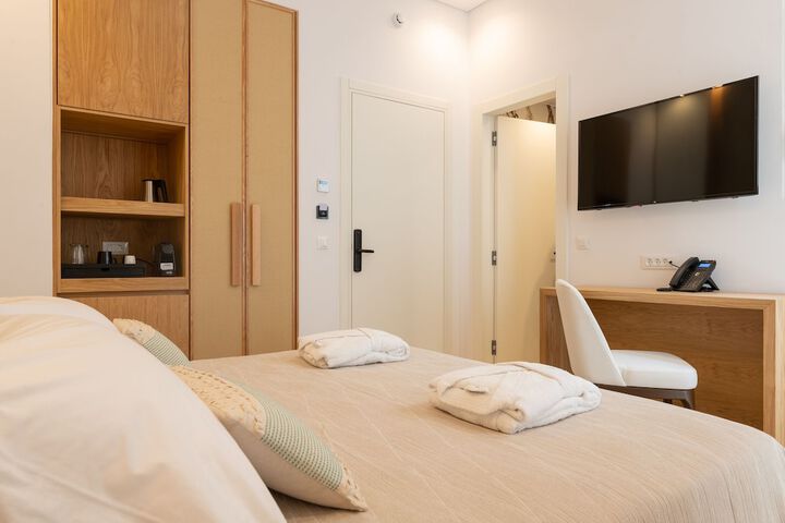 Room 5 of 62