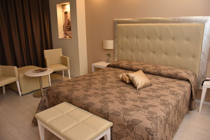 Room 7 of 44