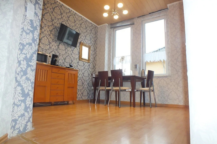 Room 6 of 15