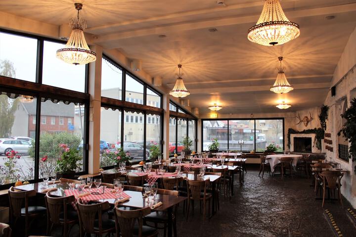 Dining 96 of 140