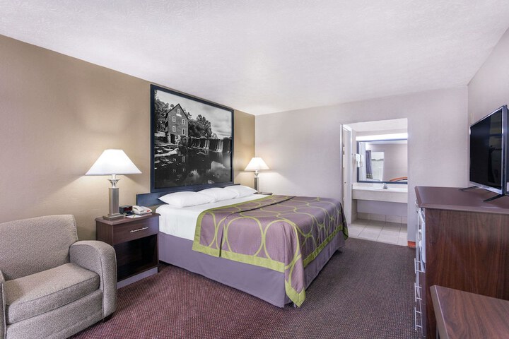 1 King Bed (12 of 13)