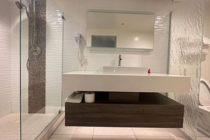Room 10 of 12