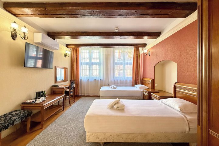 Room 8 of 26