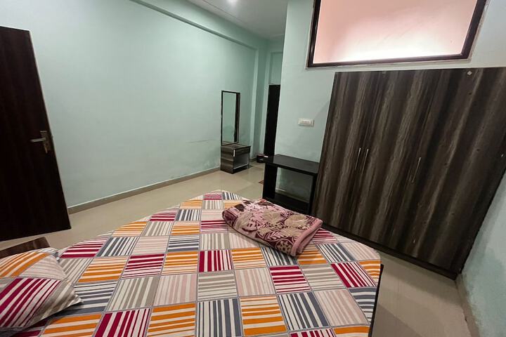 Room 8 of 10