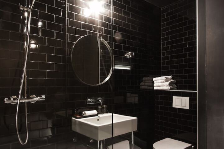 Room 63 of 119