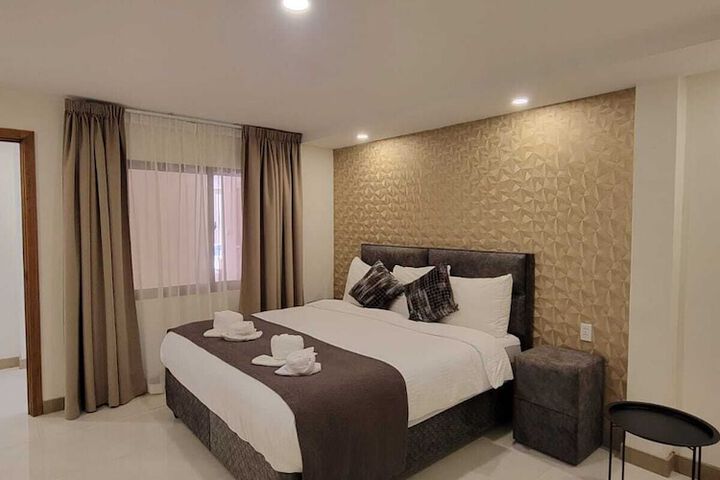Room 5 of 12