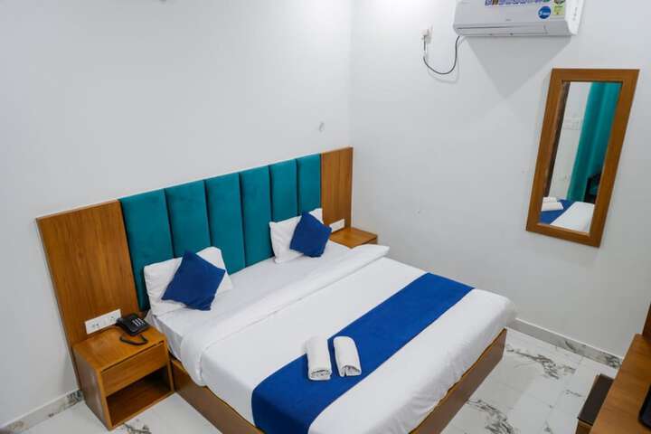 Room 6 of 14