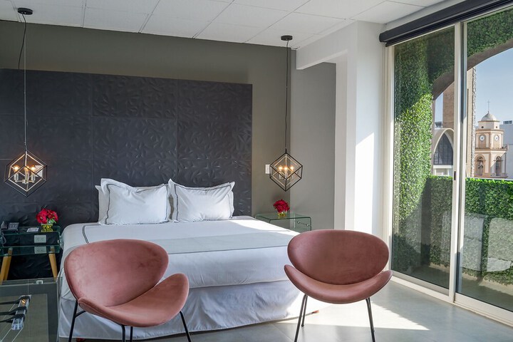 Room 32 of 53