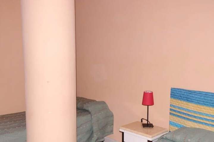 Room 4 of 8