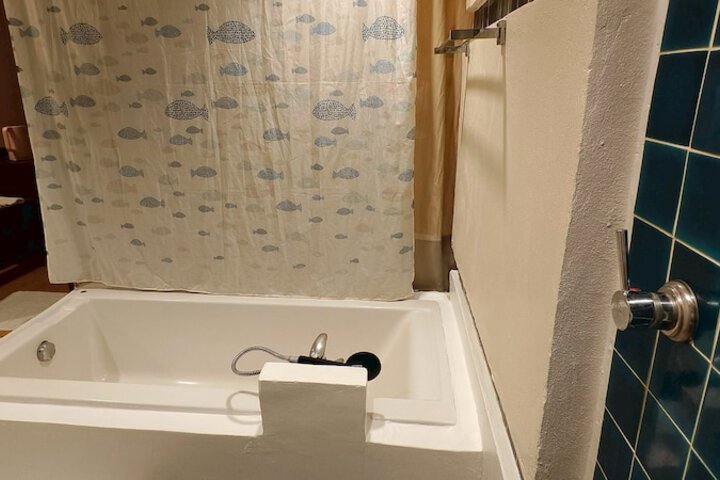 Room 34 of 46