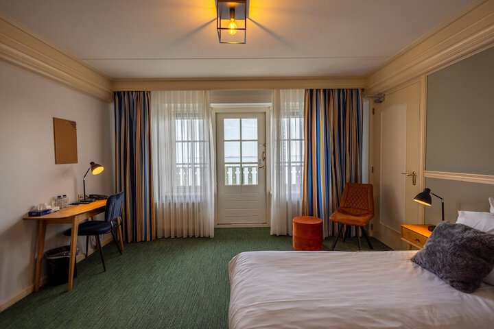 Room 51 of 144