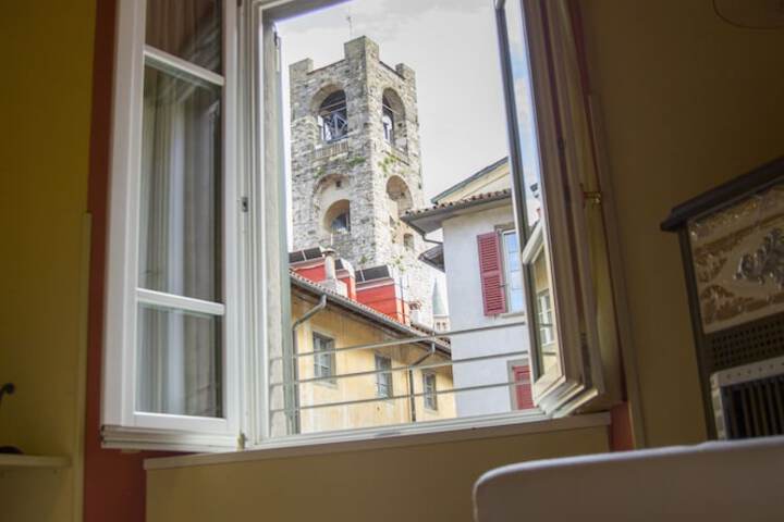 Room 2 of 75