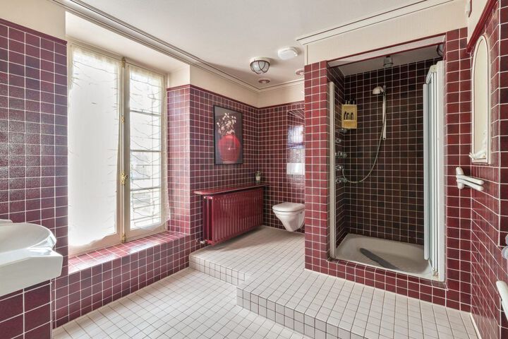 Room 4 of 38