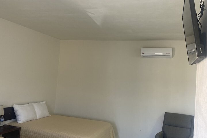 Room 27 of 211