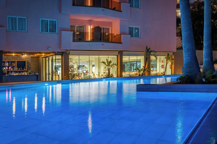 Pools & Facilities