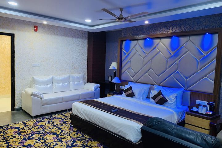Room 8 of 43