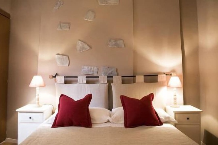Room 6 of 16