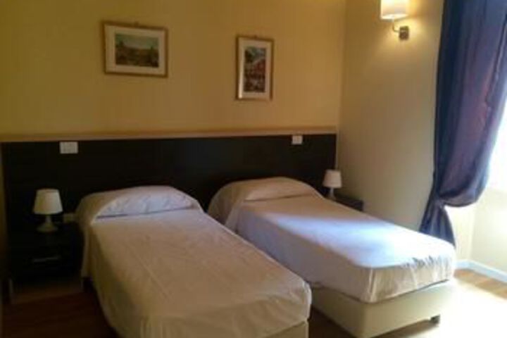 Room 8 of 11