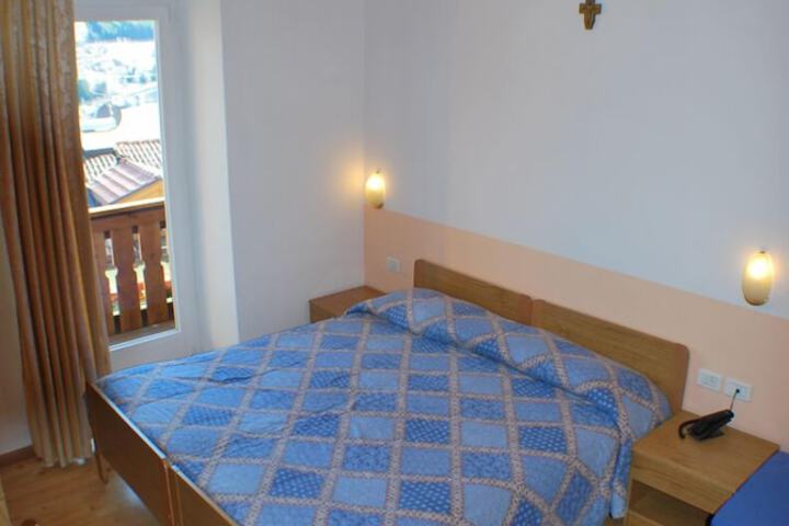 Room 12 of 61