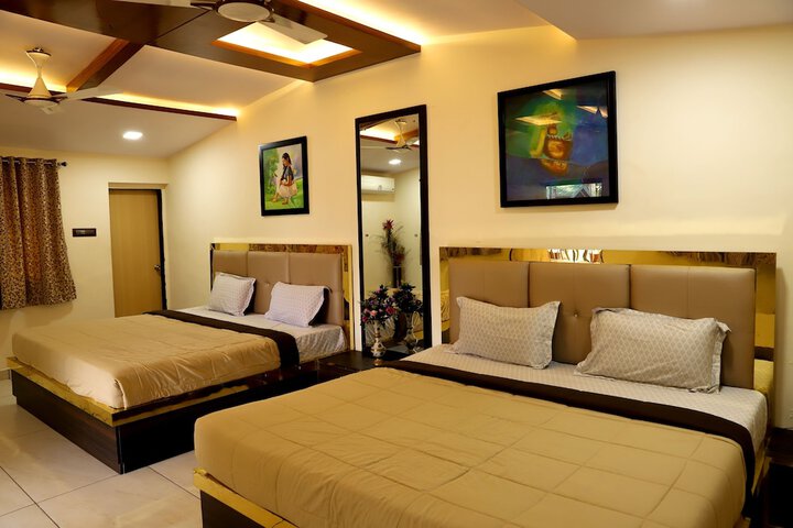Room 9 of 33