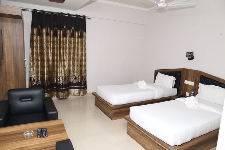 Room 2 of 6