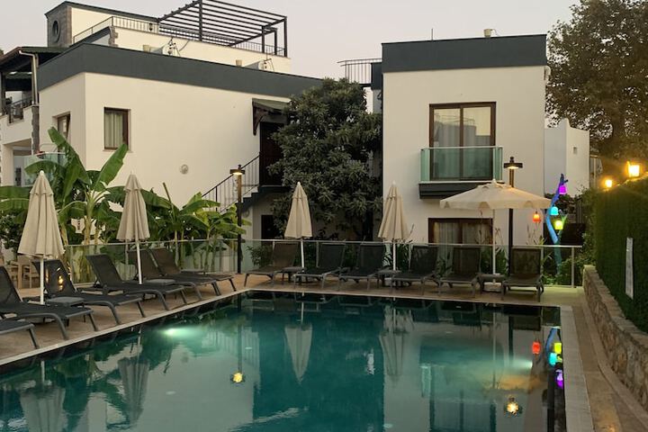 Pool 103 of 159