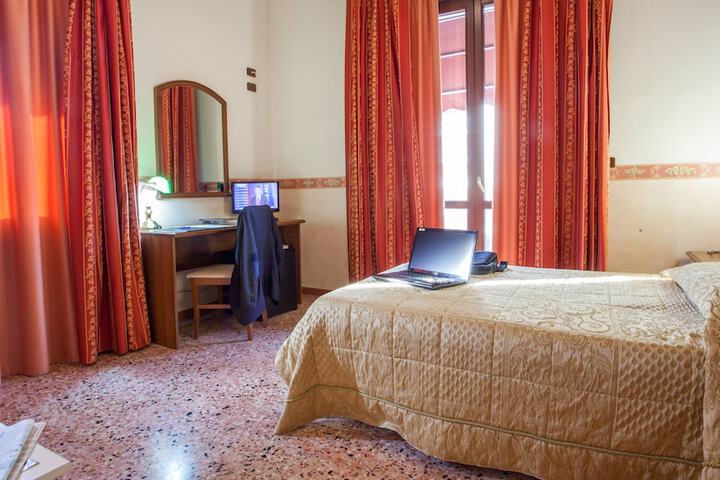 Room 44 of 46