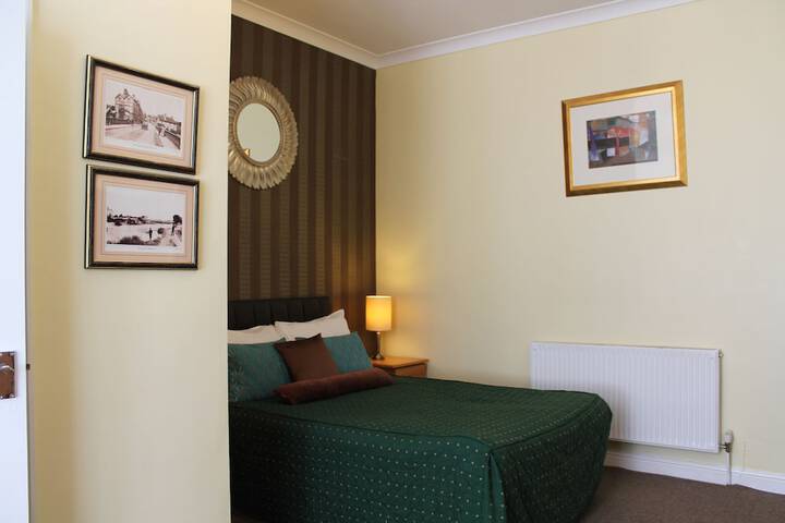 Room 35 of 69