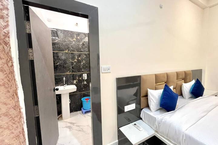 Room 6 of 31