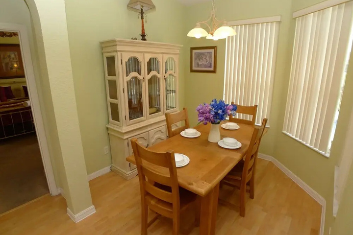 Dining 16 of 16