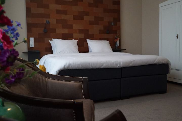 Room 28 of 50