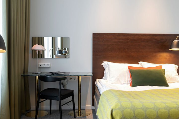 Room 12 of 68