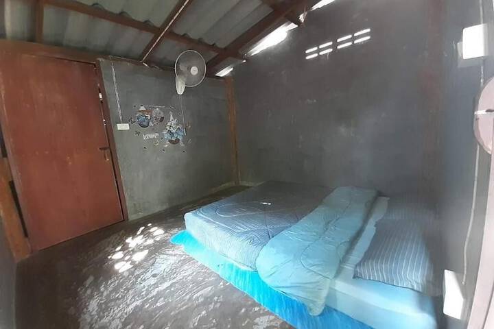 Room 16 of 48