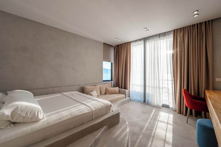 Room 26 of 96