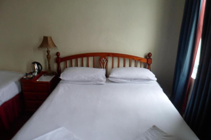 Room 13 of 37