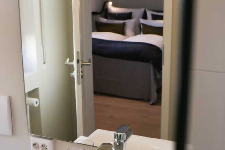 Room 33 of 59