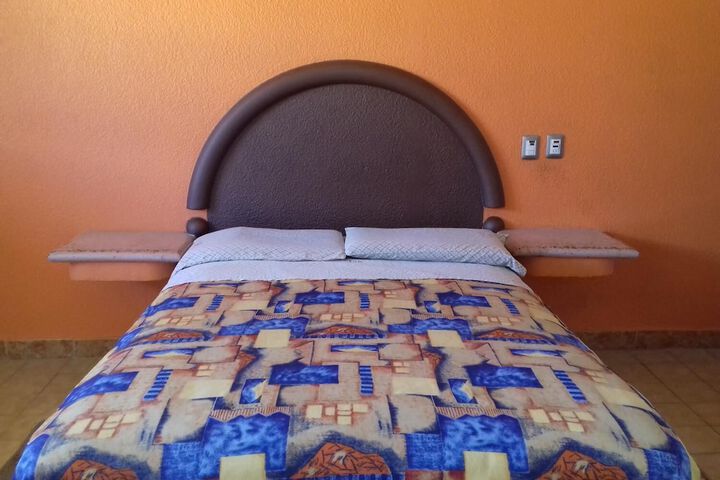 Room 13 of 34