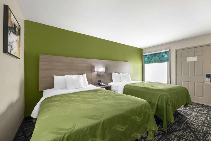 2 Double Beds (4 of 10)