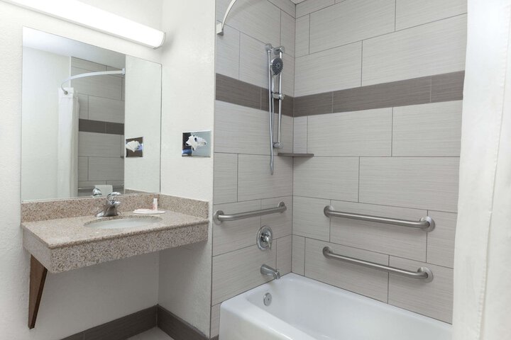 Room 15 of 26