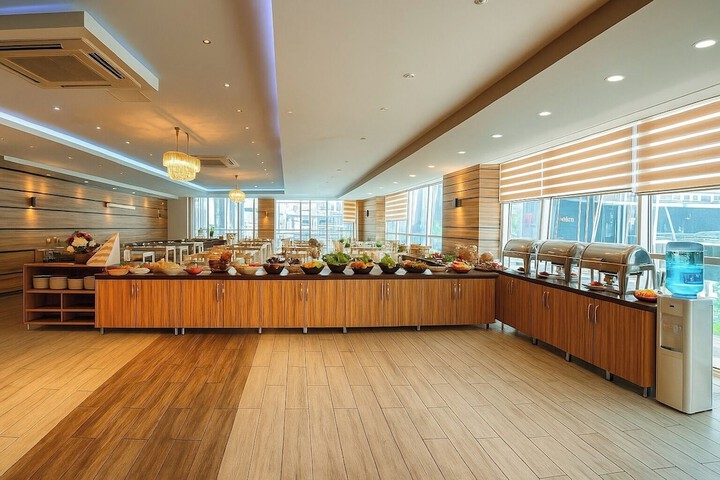 Dining 65 of 71