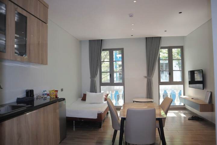 Room 9 of 18