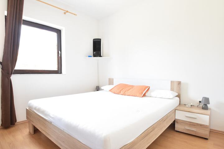 Room 4 of 40