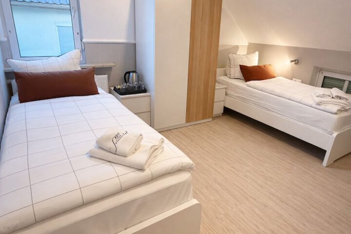 Room 9 of 13