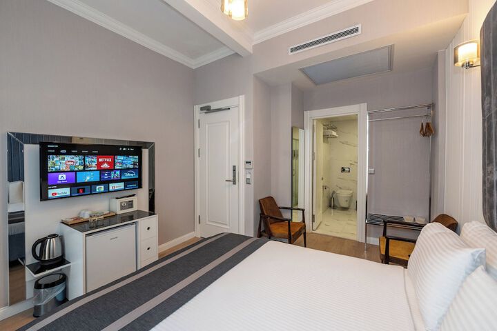 Room 34 of 71