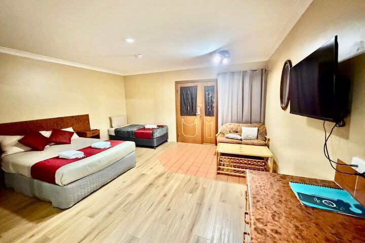 Room 8 of 28