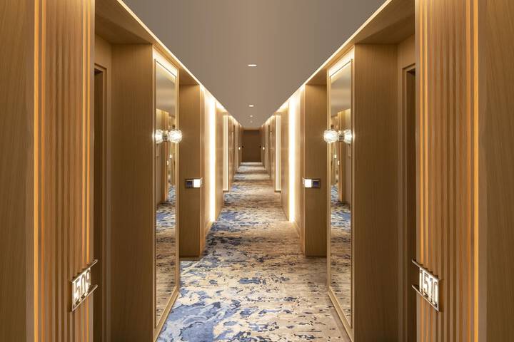 Room 3 of 117