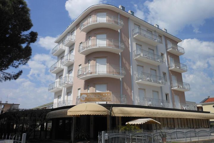 Hotel 63 of 64