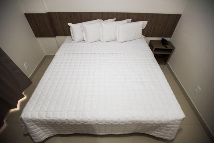 Room 4 of 10