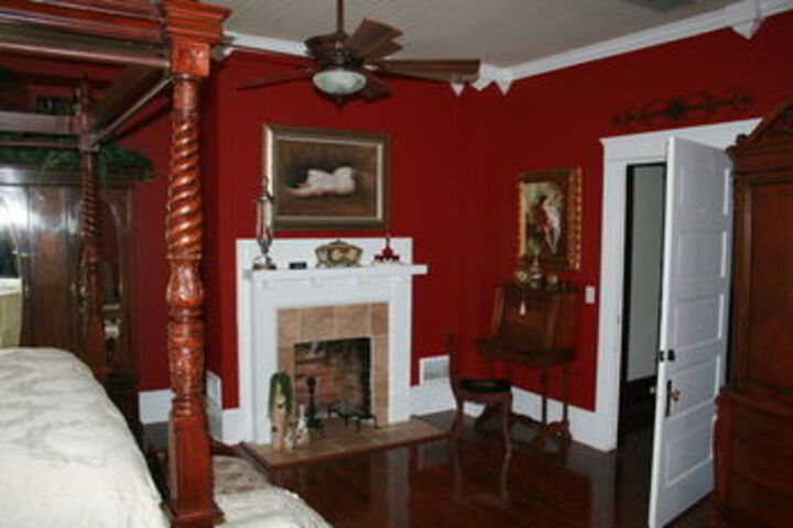 Room 9 of 13